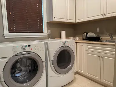 a white washer and dryer in a kitchen at Zp Home in Richmond