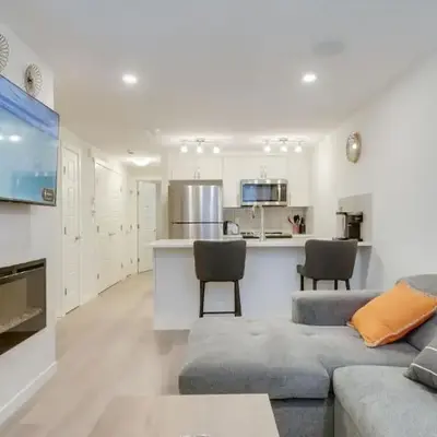 Cozy place to stay in south Calgary
