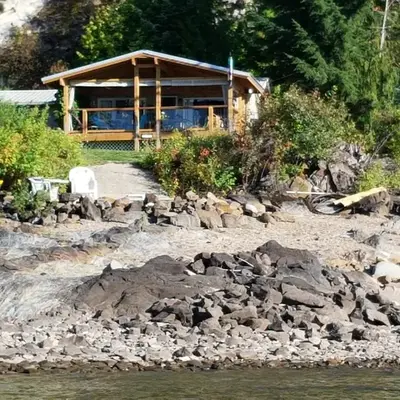 West facing Waterfront Cottage with private beach & buoy & dock access