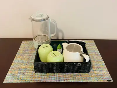 a black container with a blender on a table at Richmond Garden Retreat in Richmond