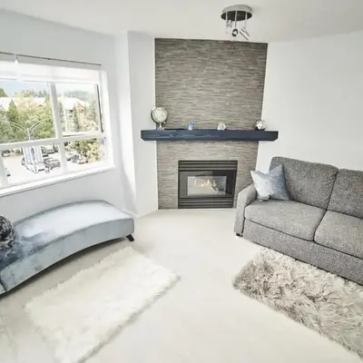 Upscale Modern Apartment