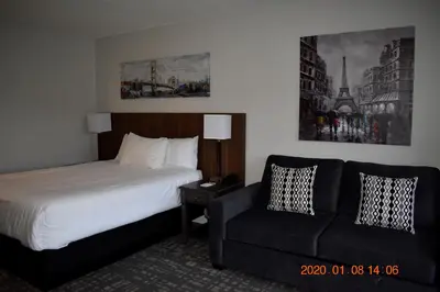 a hotel room with a bed and a couch at High Pont Resort in Quathiaski Cove