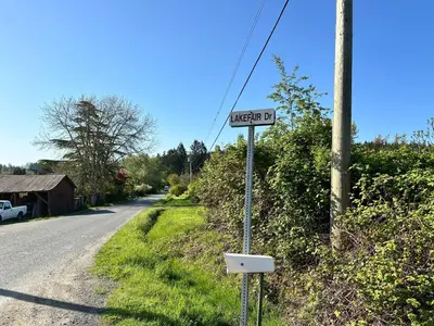 a street sign on the side of a road at Swallow's Perch Guest Suite in Vesuvius