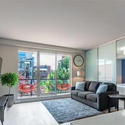 Executive Condo In Old Town Victoria