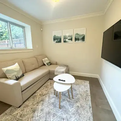 Cozy 1BR Near Skytrain - Explore Vancouver Easily