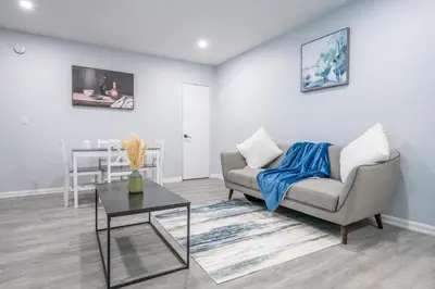 Gallery image of CenterStreet-Cozy 3bed Pet Friendly Suite 08Entire in Calgary