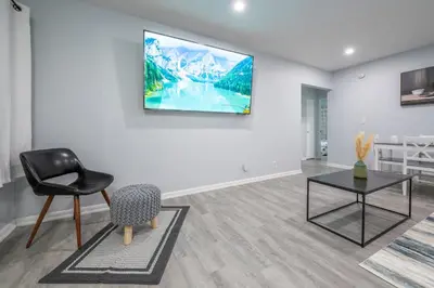 Gallery image of CenterStreet-Cozy 3bed Pet Friendly Suite 08Entire in Calgary