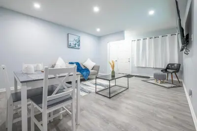 Gallery image of CenterStreet-Cozy 3bed Pet Friendly Suite 08Entire in Calgary