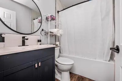 Gallery image of CentreStreet-Cozy Petfriendly 4bedsuite 04Entire in Calgary