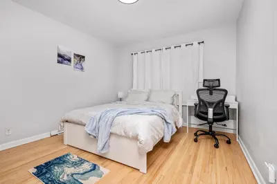 Gallery image of CentreStreet-Cozy Petfriendly 4bedsuite 04Entire in Calgary