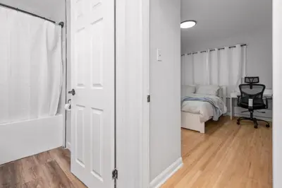 Gallery image of CentreStreet-Cozy Petfriendly 4bedsuite 04Entire in Calgary