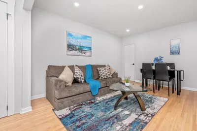Gallery image of CentreStreet-Cozy Petfriendly 4bedsuite 04Entire in Calgary