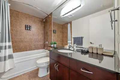 Gallery image of Upscale Penthouse Stay with Mountain & City Views, Free Parking, BBQ Grill, Office Space & More in Calgary