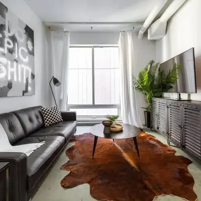 Chic & Cozy Loft near Rogers Place