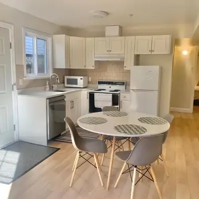 Entire 1Bed 1Bath Suite Coquitlam Centre