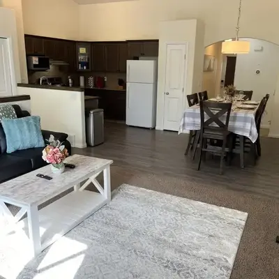 4br Crew House - Big