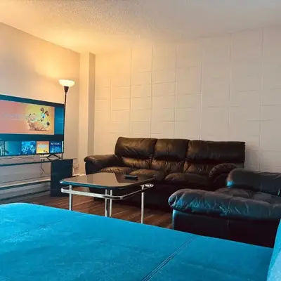 Cozy 2 Bedroom Condo with Parking