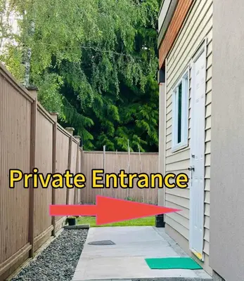 a fence with a red arrow next to a house at \u8212\u9002\u5927\u5e8a\u5957\u623f in Richmond