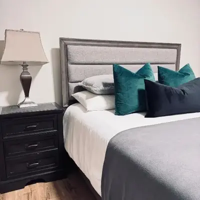 Deluxe Queen Room Private Ensuite Vancouver West