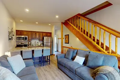 Gallery image of Cedar Lodge Escape at Whitetail townhomes in Big White