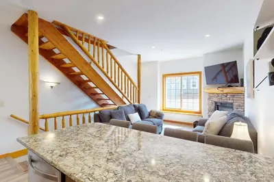 Gallery image of Cedar Lodge Escape at Whitetail townhomes in Big White