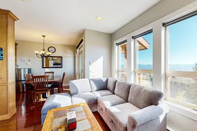 Gallery image of Aspens Townhouse 1 in Big White