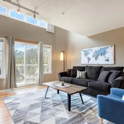 Cozy Condo with Epic Mountain Views