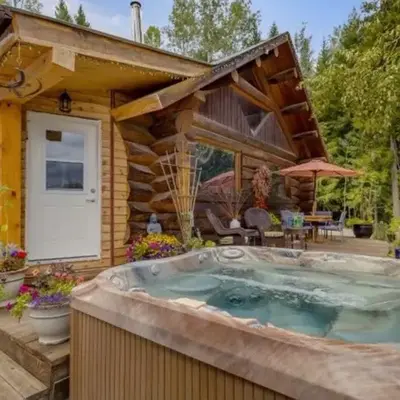 Authentic lofted log cabin with hot tub
