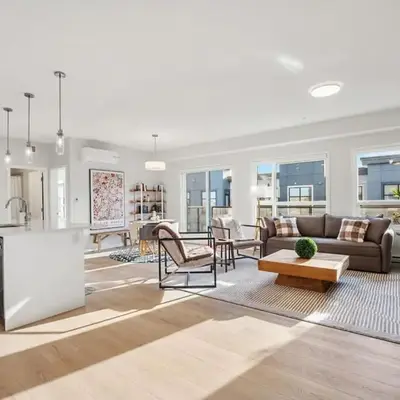 Very Spacious Luxury Apartment with AC