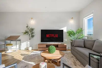 Gallery image of Large Open Concept Luxury Apartment with AC, 70