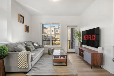 Gallery image of 2 Bedroom Modern Townhouse Near Aspen Landing with Garage Parking, Fast Wi-Fi, Office, 2 Full Baths & Netflix in Calgary