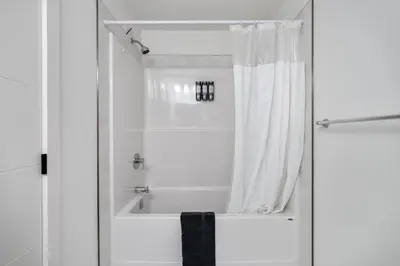 Gallery image of 2 Bedroom Modern Townhouse Near Aspen Landing with Garage Parking, Fast Wi-Fi, Office, 2 Full Baths & Netflix in Calgary