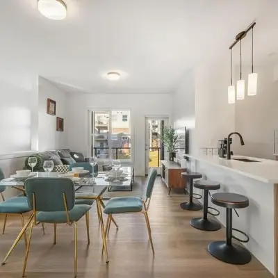 2 Bedroom Modern Townhouse Near Aspen Landing with Garage Parking