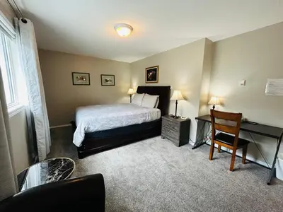 Gallery image of Midnight Sun Inn in Whitehorse