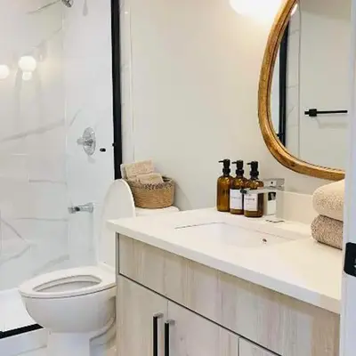 Comfy Neutral Living Free Parking