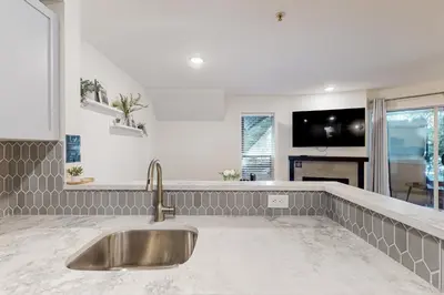 Gallery image of Glacier's Reach 122 in Whistler