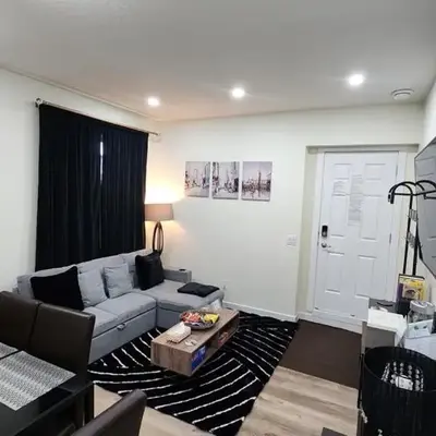 Charming Oasis Tranquil Suite 8 min Airport