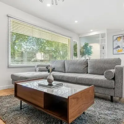 5 bed Luxury Home Steps to DT