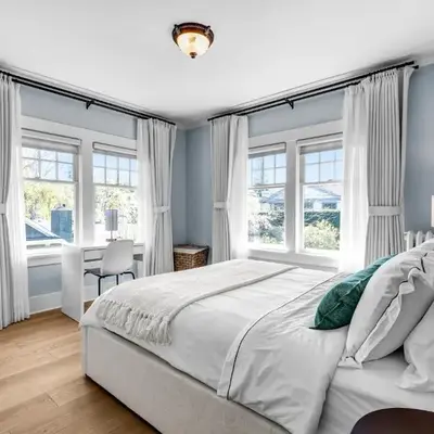 West King Edward Luxury Guest Home