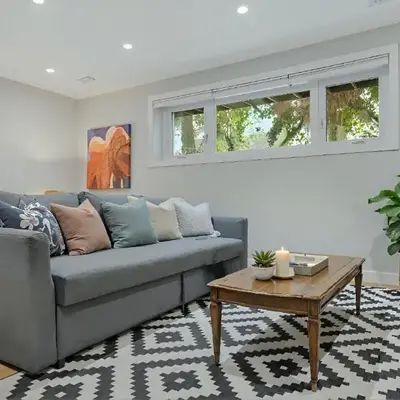 Cozy and Welcoming 2BR Basement Suite In The Heart of Calgary