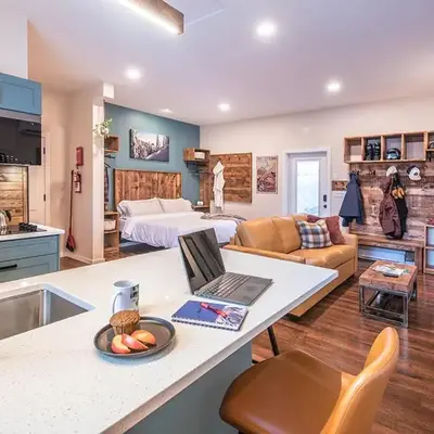 Sparkling NEW Rossland Midtown Studio Apartment