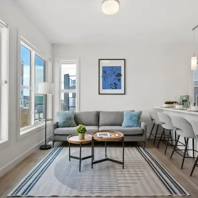 Luxury Aspen 2BR Home with Double Garage Car Parking