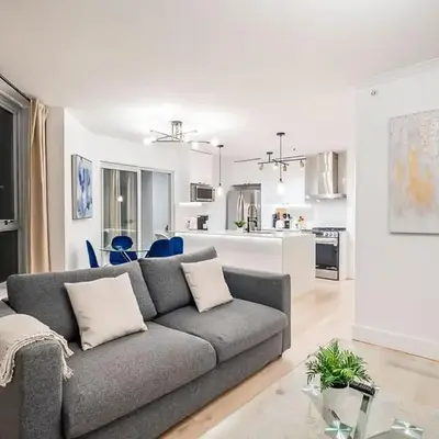 Gorgeous Downtown Unit with City Views