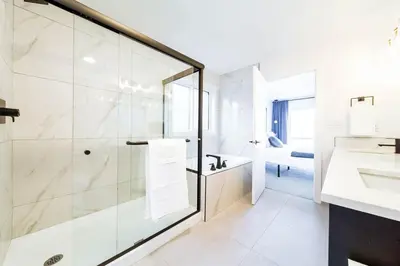 Gallery image of NEW-Starry Nights Escape-Hot Tub-Kids Secret Rm! in Edmonton