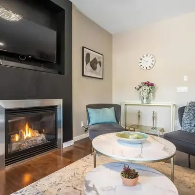 The Venti - 3BD 2BA Yard Garage & Upper Suite