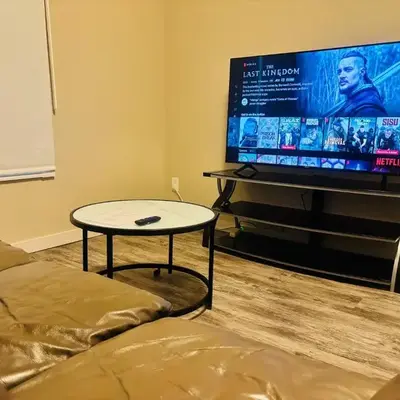 Main Floor 1 Bedroom Suite with Parking