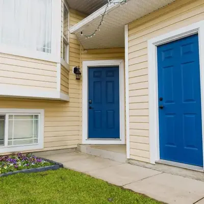 entire house THE BLUE DOOR with garage access