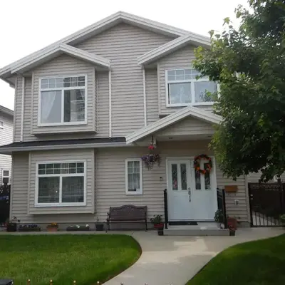 Clean and Quiet 2 bdr 2 bthr private entrance entire guests suite near Coquitlam Center mall and skytrain