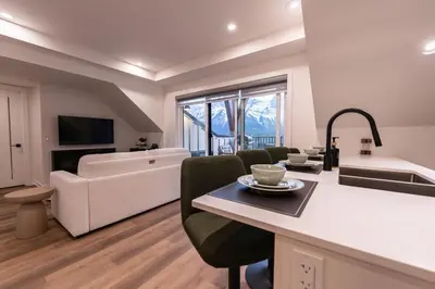 Gallery image of Sunset Ridge- 360 Mountain Views! in Canmore