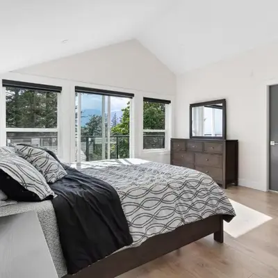 Stylish Retreat in Agassiz with Scenic Views